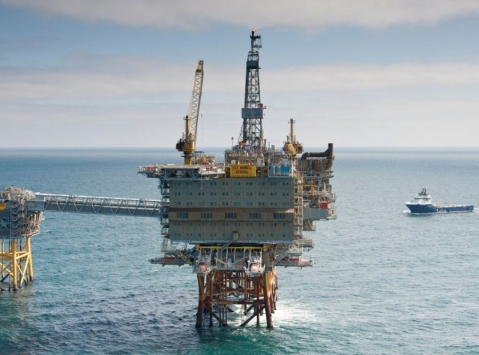 Equinor Awards Heerema Decommissioning Contracts in the North Sea