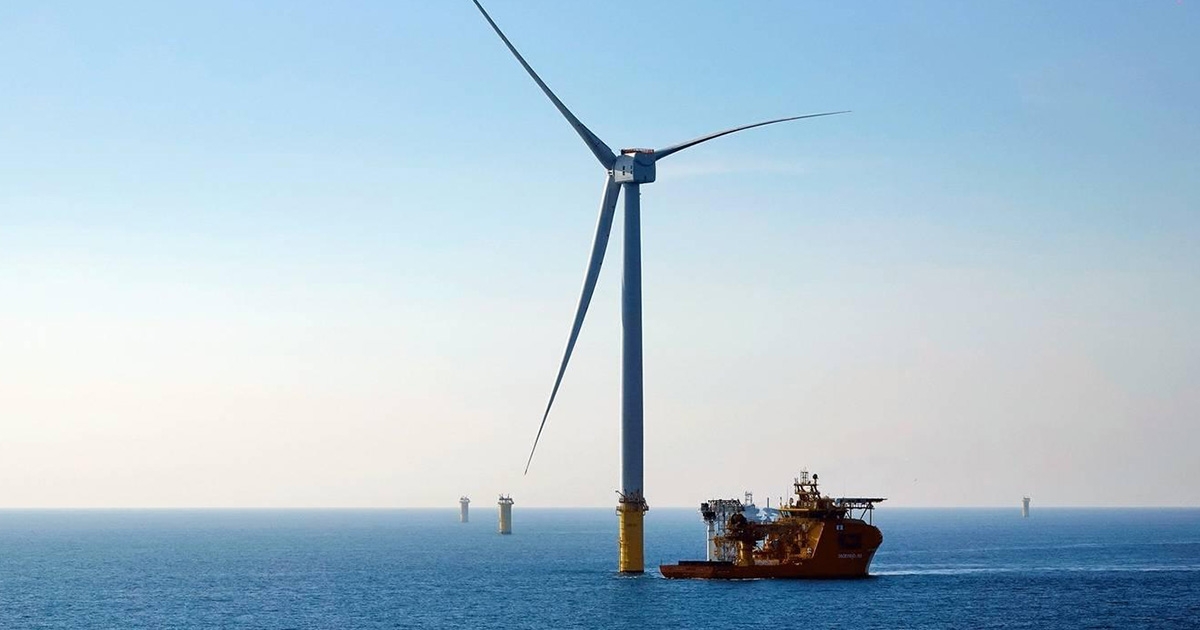 World’s Largest Offshore Wind Farm Produces First Power