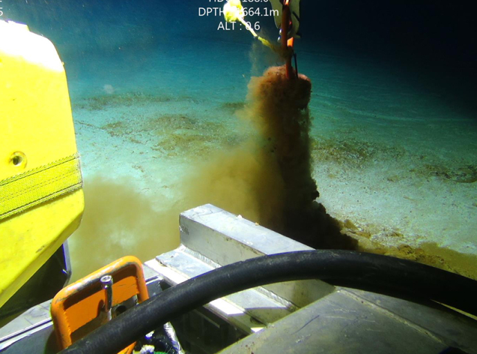  World-First Study Finds Ocean Floor a 'Reservoir' for Plastic Pollution