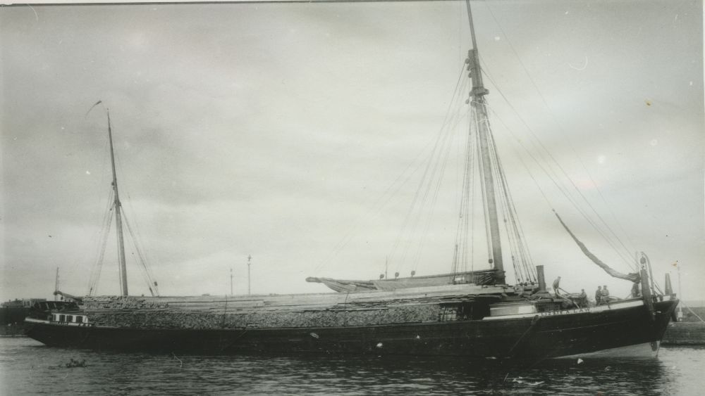 4 Historic image of the schooner barge Lizzie A. Law